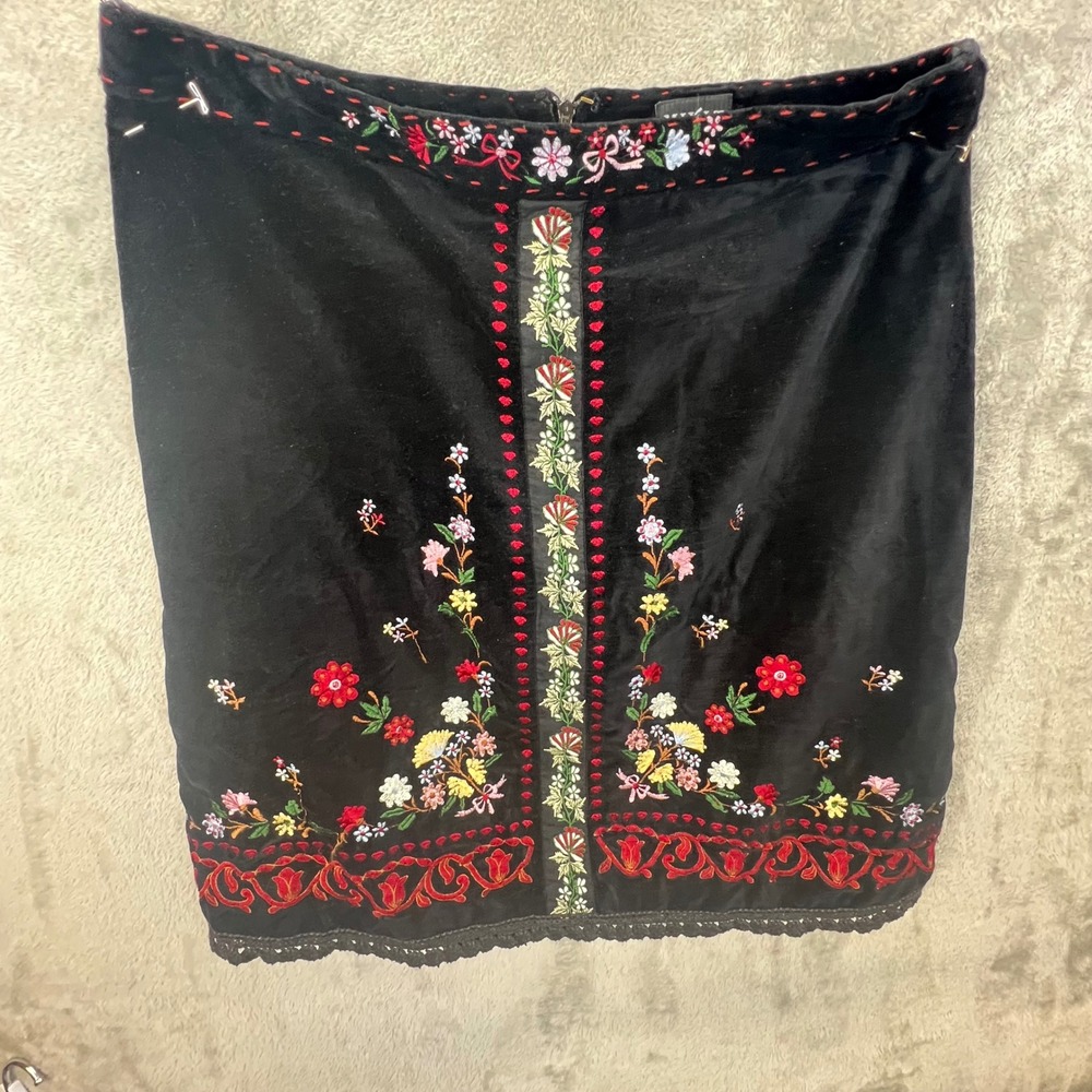 Mixit Black Velvet Floral Embroidered Mini Skirt Lace Trim Boho‎ Folk Whimsigoth